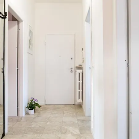 Guesthost - Railway Station Lovely Appartement *