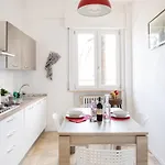 Guesthost - Railway Station Lovely Apartamento *