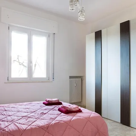 Guesthost - Railway Station Lovely Parme