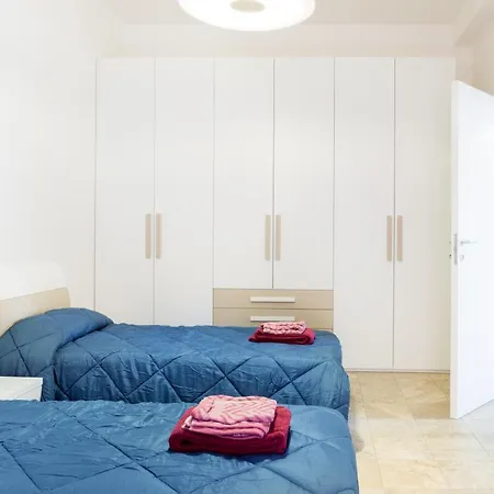 Railway Station Lovely Lejlighed