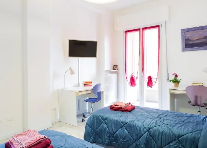 Guesthost - Railway Station Lovely *