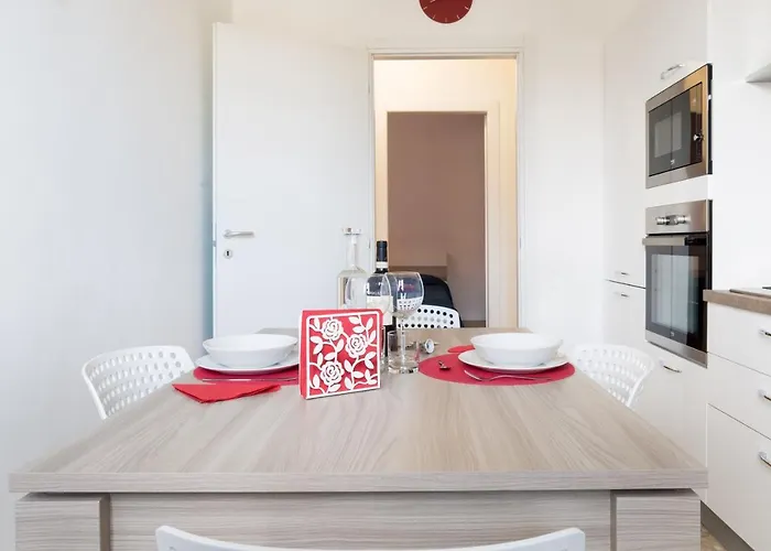 Guesthost - Railway Station Lovely דירה פארמה