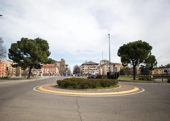 Guesthost - Railway Station Lovely